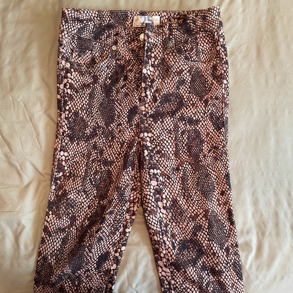 High Rise Snake Print Jeans 🐍 - Picture 5 of 11